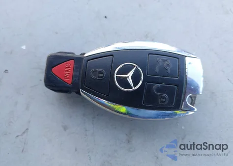 2010 Mercedes-Benz C 300 Luxury/Sport z USA, uszkodzony, nr VIN WDDGF5EB1AF474841